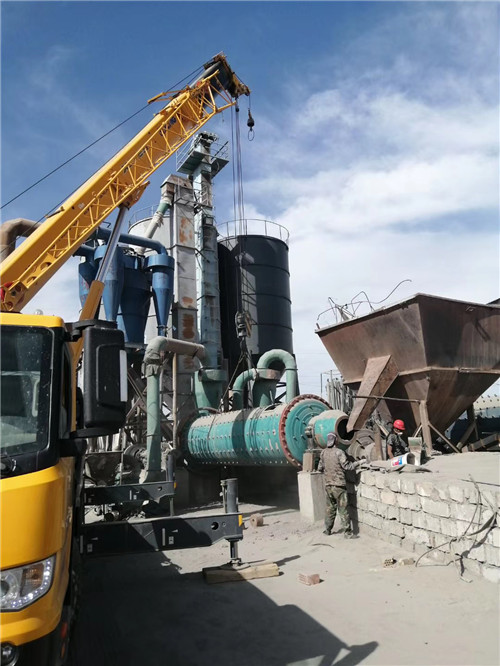 津市市设备搬运等各类工程项目中，吊车起着关键作用